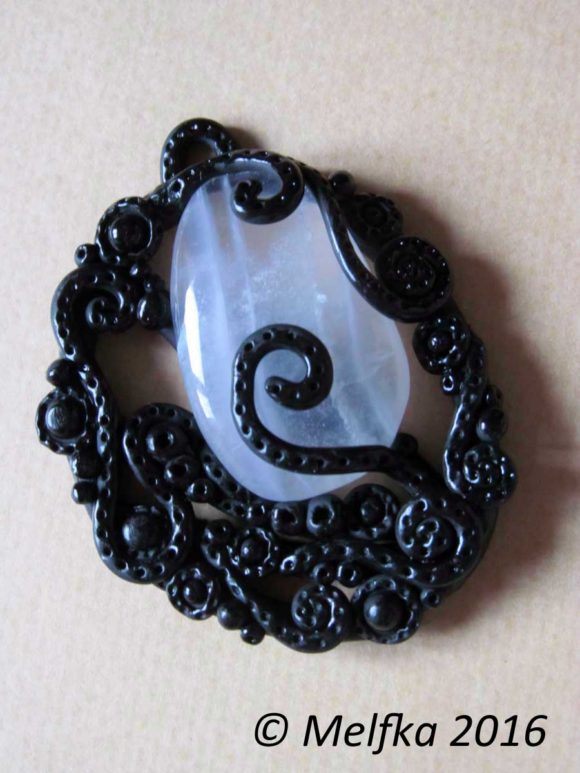 claypendant-quartz